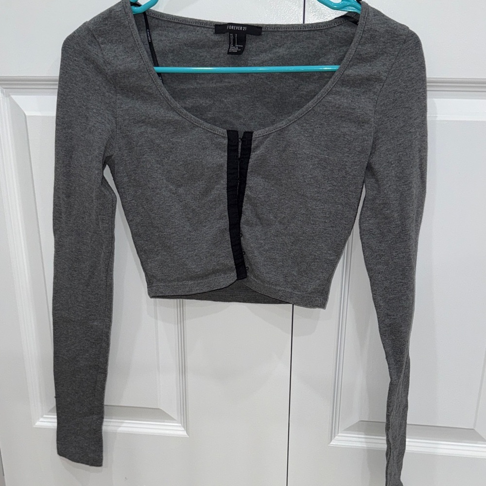 Forever 21 Gray Cropped Long Sleeve Scoop Neck crop top
